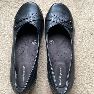 Size 9M.  Super comfortable Hush Puppies black flats.